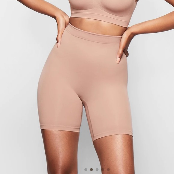 Skims Nwt short mid thigh with open gusset - Picture 2 of 8